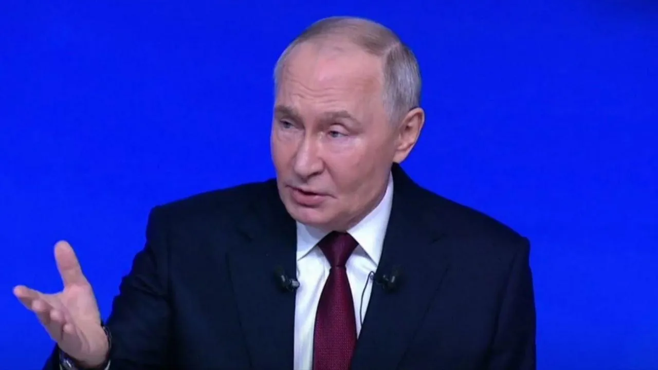 «Ну чего стоять на пороге-то — заходи в дом»: Путин высказался о видео Зеленского со стелой у Купянска