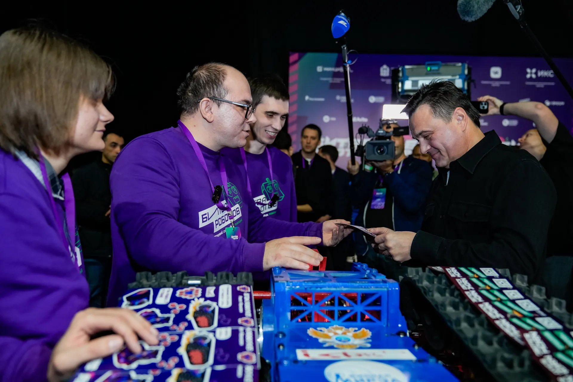 Андрей Воробьев дал старт финалу  международного чемпионата «Битва роботов»