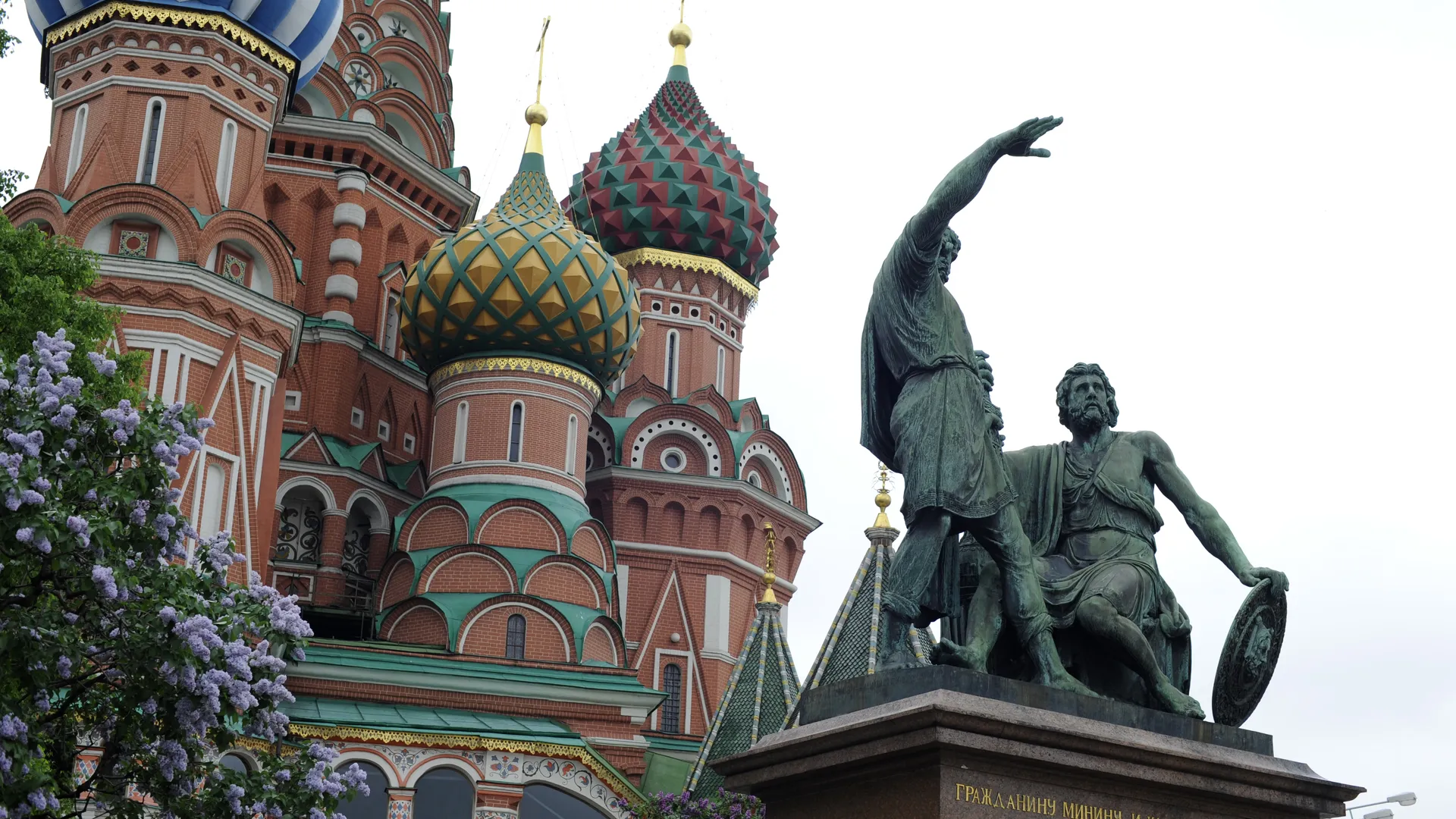 Памятник Минину и Пожарскому на Красной площади в Москве
