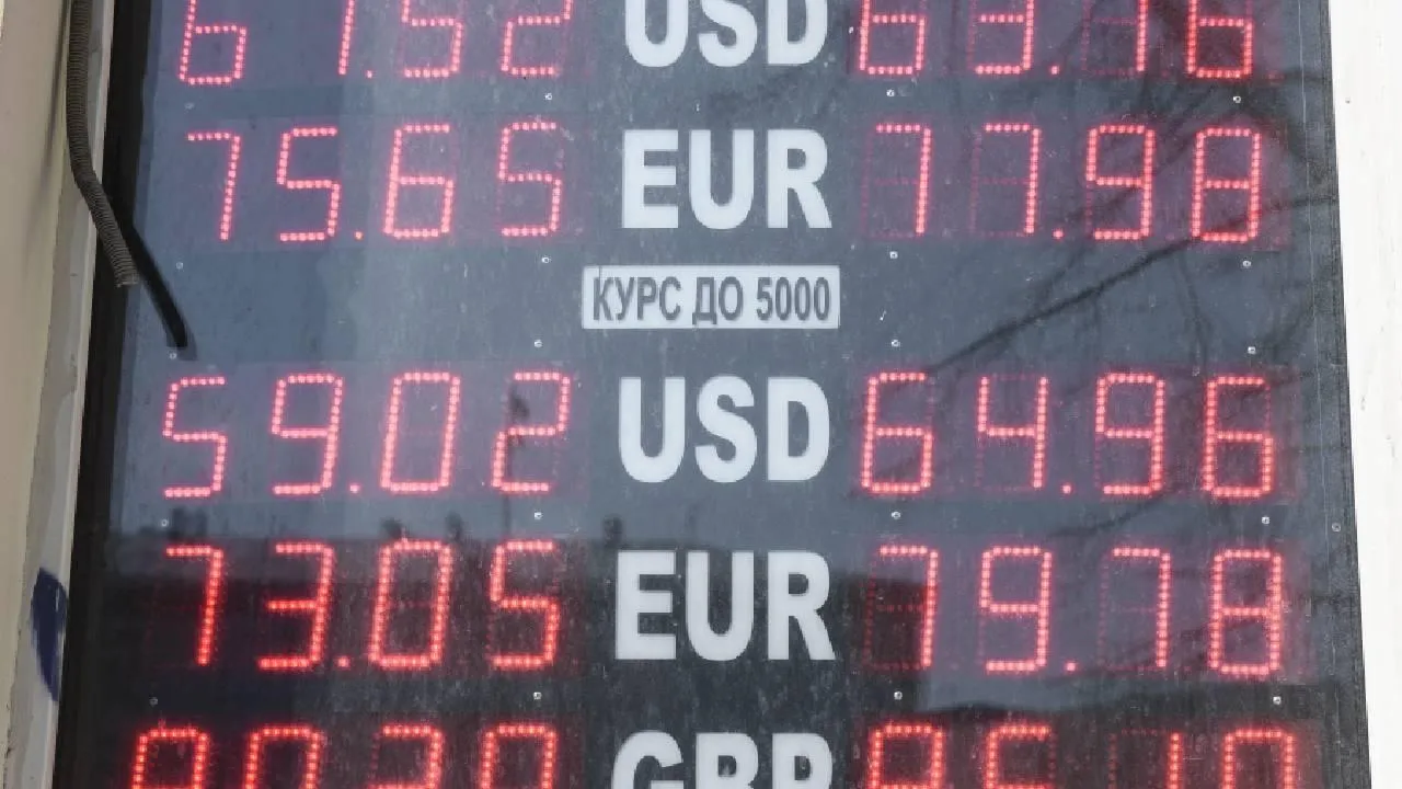 МВФ: доллар сохранил доминирующее положение в мировой торговле на фоне высоких геополитических рисков