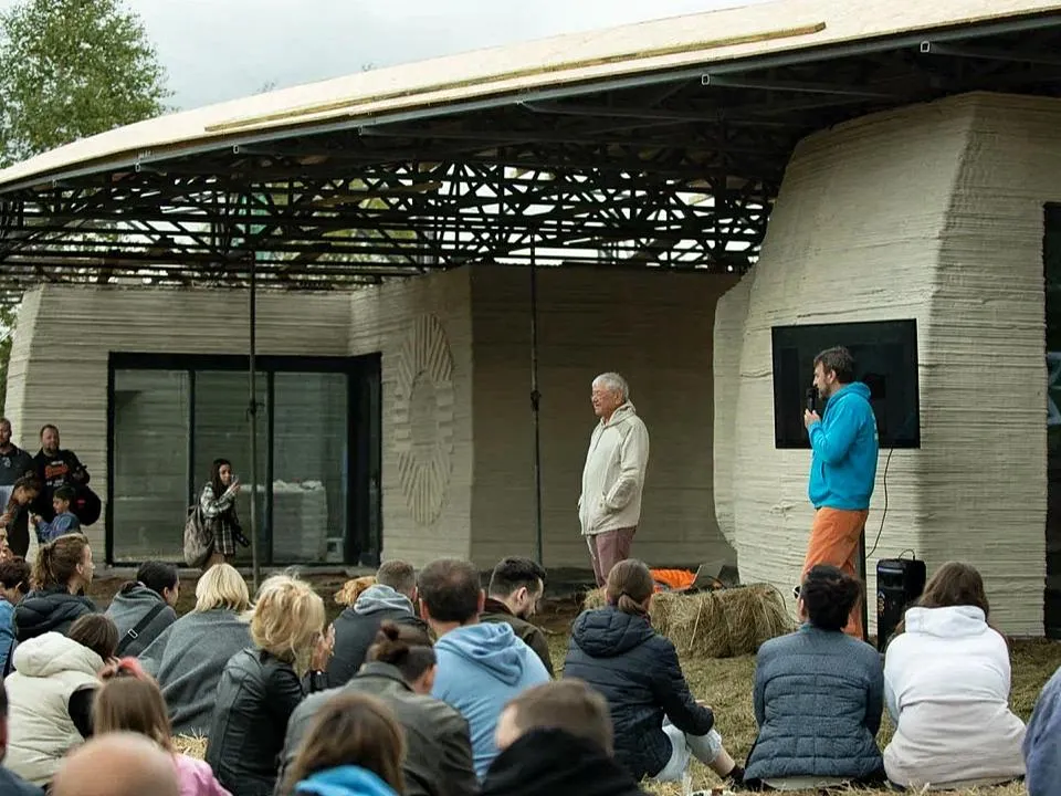«Легкий архитектурный юмор»: в Тульской области напечатают деревню на 3D-принтере