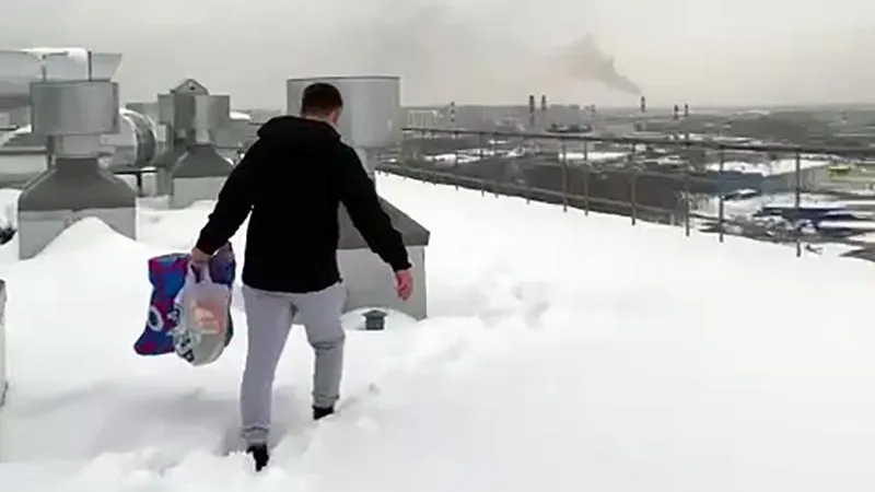 В балашихинской высотке решили проблему, из-за которой жильцам приходилось ходить через крышу