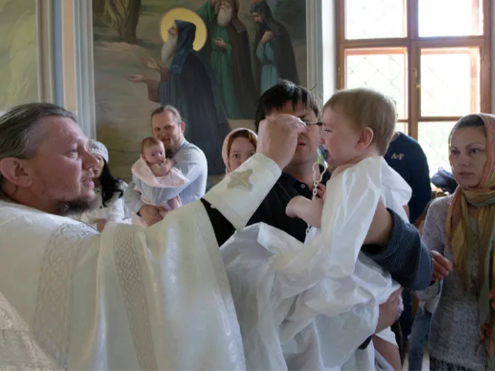 Кому нельзя быть крестными родителями – разбор священника