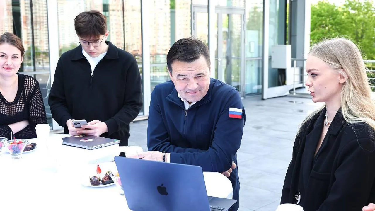 Губернатор Андрей Воробьев поздравил телеканал «360» с десятилетним юбилеем выхода в эфир