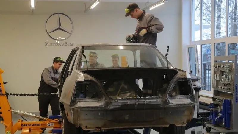 Профессионалы для Mercedes. Губернатор МО посетил колледж «Подмосковье»