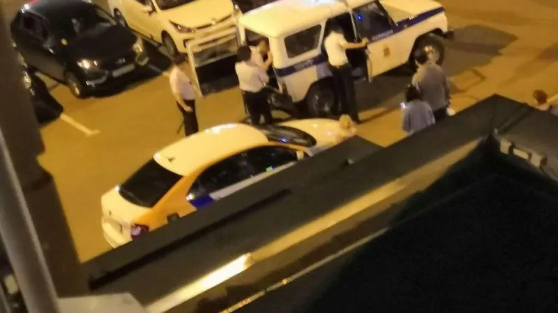 Стекла нескольких машин разбил топором пьяный житель Балашихи