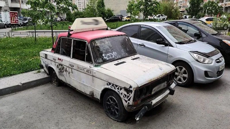 Самое страшное такси обнаружили во дворе жители Люберец