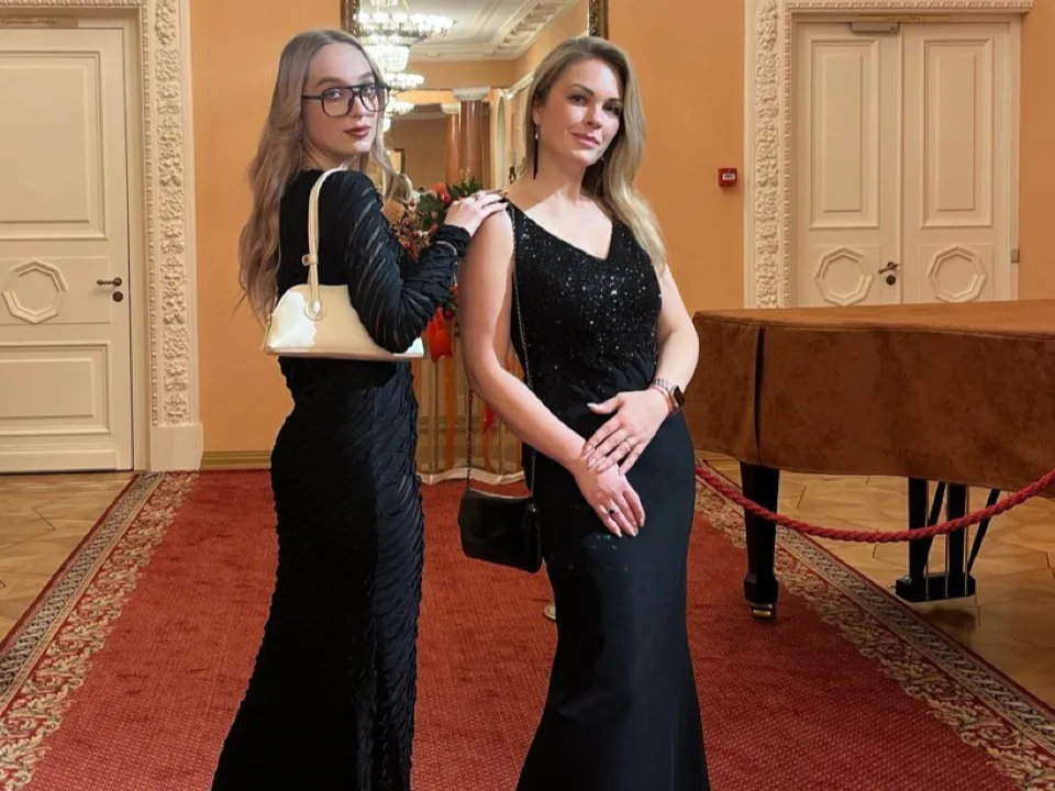 Алена Прохорова со своей старшей дочерью. Фото: личный архив Алены Прохоровой