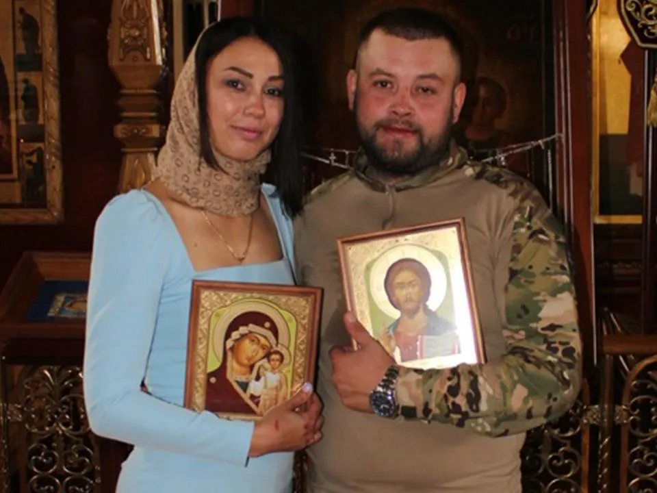 «Моргнуть не успеете, как вернусь»: российский солдат женился на украинке и спас ее от ВСУ