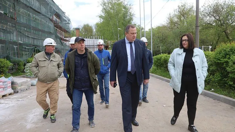 Глава Серпухова Сергей Никитенко проверил ход строительных работ двух школ
