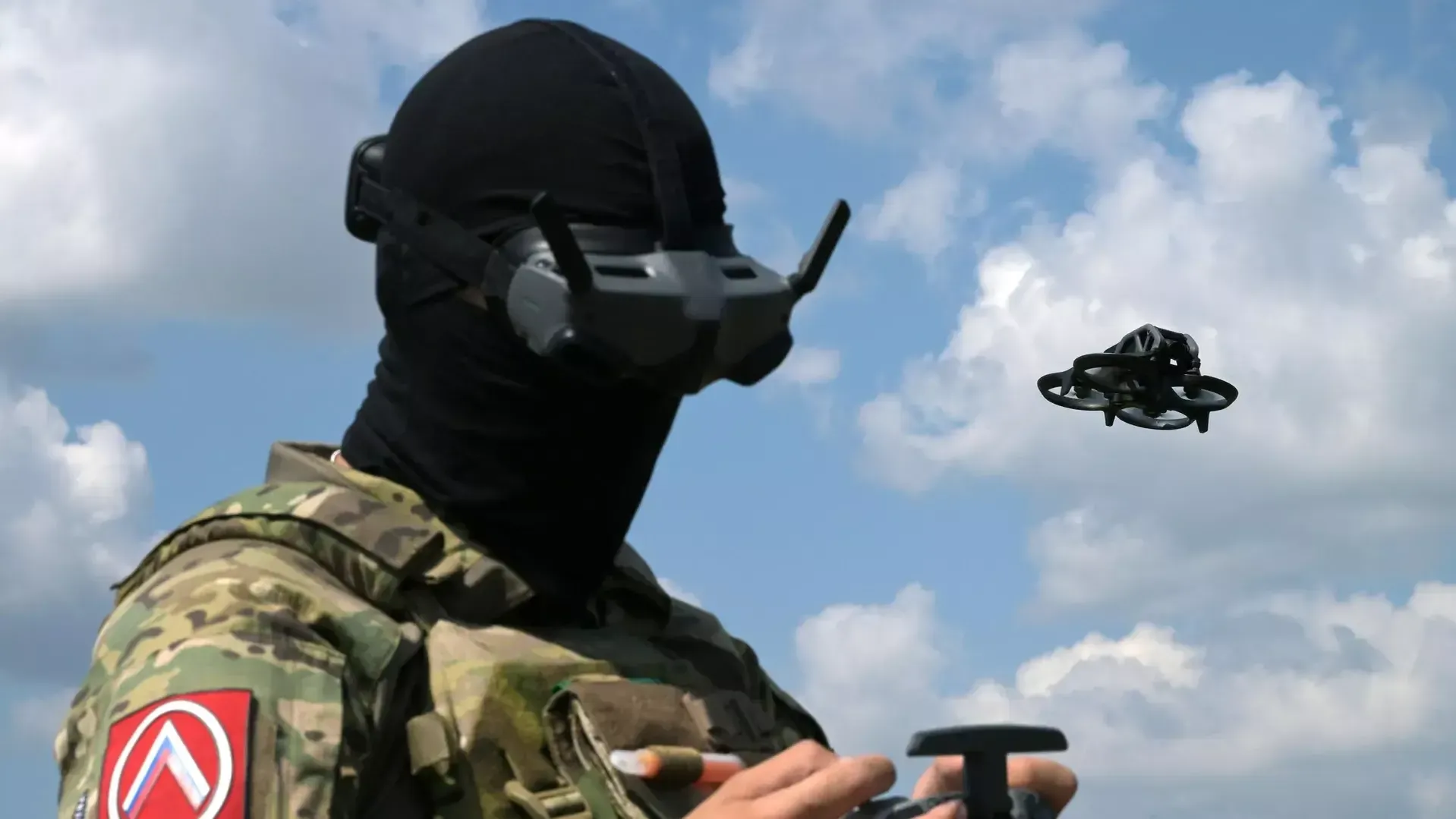Российский ударный дрон «Герань» метким попаданием разнес в Сумах объект инфраструктуры ВСУ