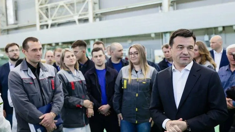 Мы все ждем отечественную авиацию. Андрей Воробьев встретился с сотрудниками Луховицкого авиационного завода