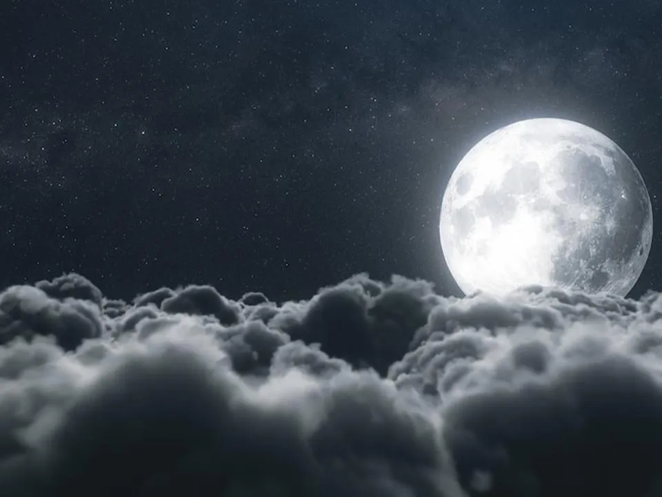 «Жизнь там будто остановится»: шаманка рассказала, каким регионам России стоит бояться новолуния