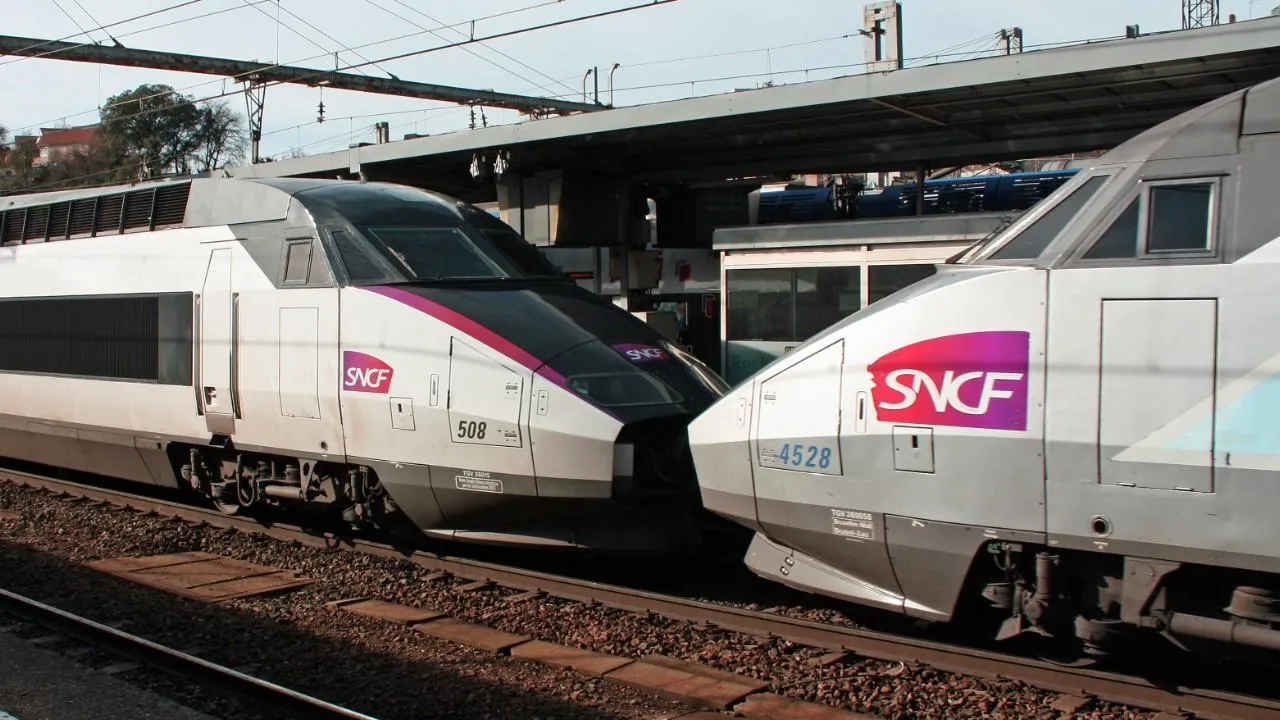 Не менее 20 человек пострадали в Египте при столкновении поездов