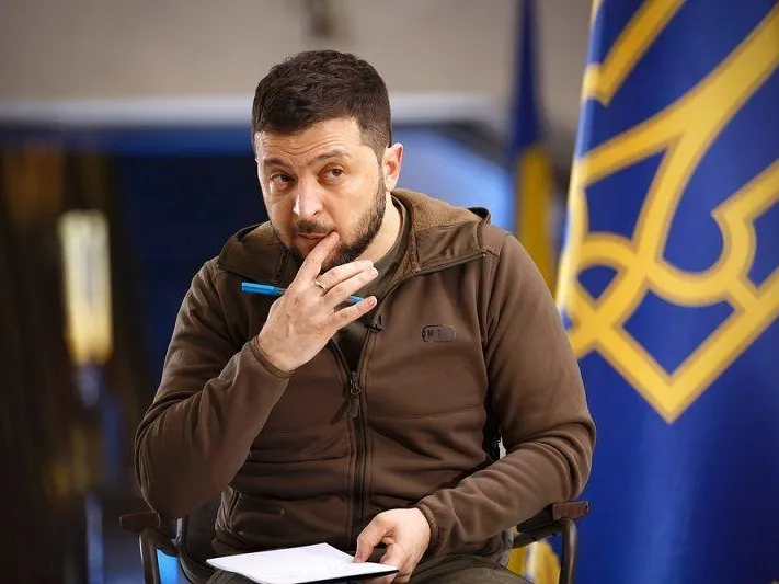 Политолог рассказал, зачем Зеленский показательно распустил суд