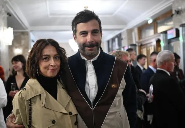 Актер и телеведущий Иван Ургант с супругой Натальей Кикнадзе