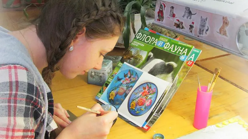 Семья художников из Федоскина создает шедевры лаковой миниатюры