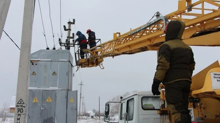 Снежный ураган обесточил половину Курганской области