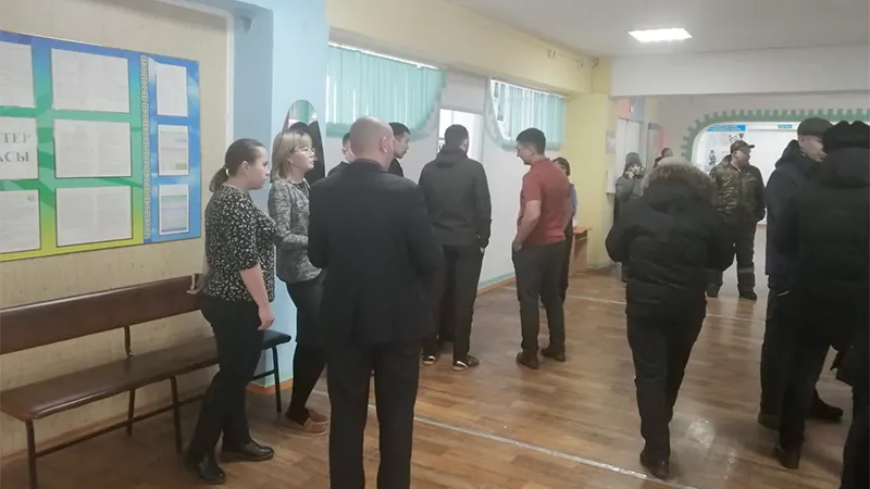 Брат пострадавшего в казахстанской школе рассказал о его состоянии после поножовщины