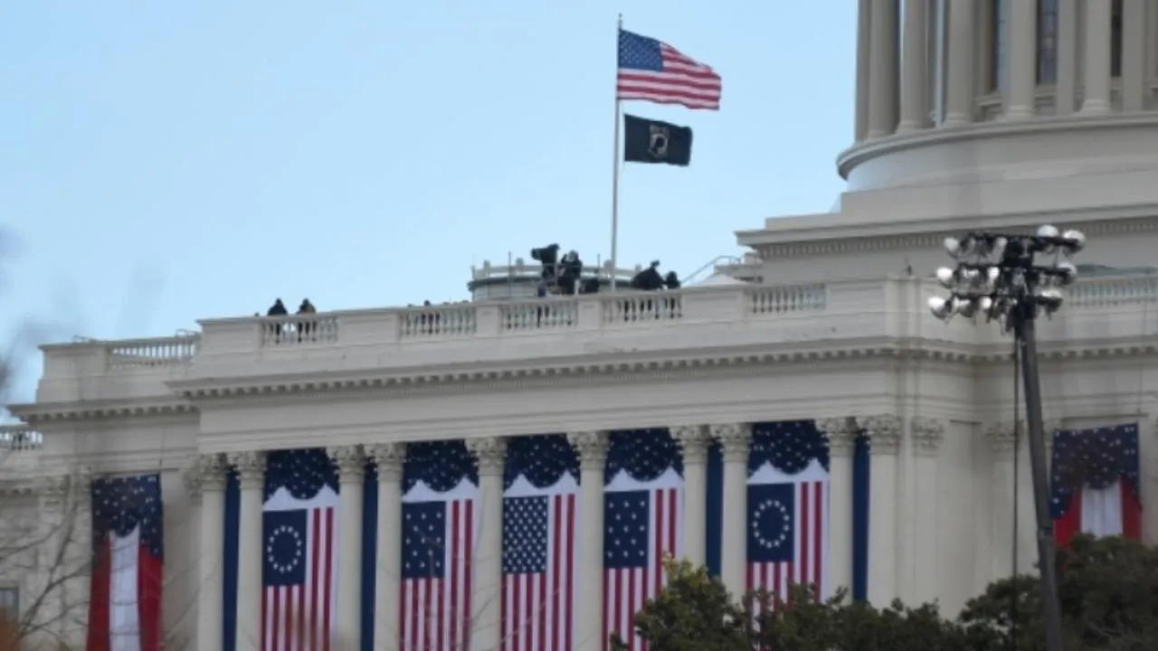 Китайские журналисты сочли неминуемым крах гегемонии США