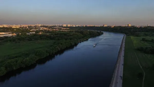 Воду в Москве-реке проверят после прорыва канализации в Павшинской пойме