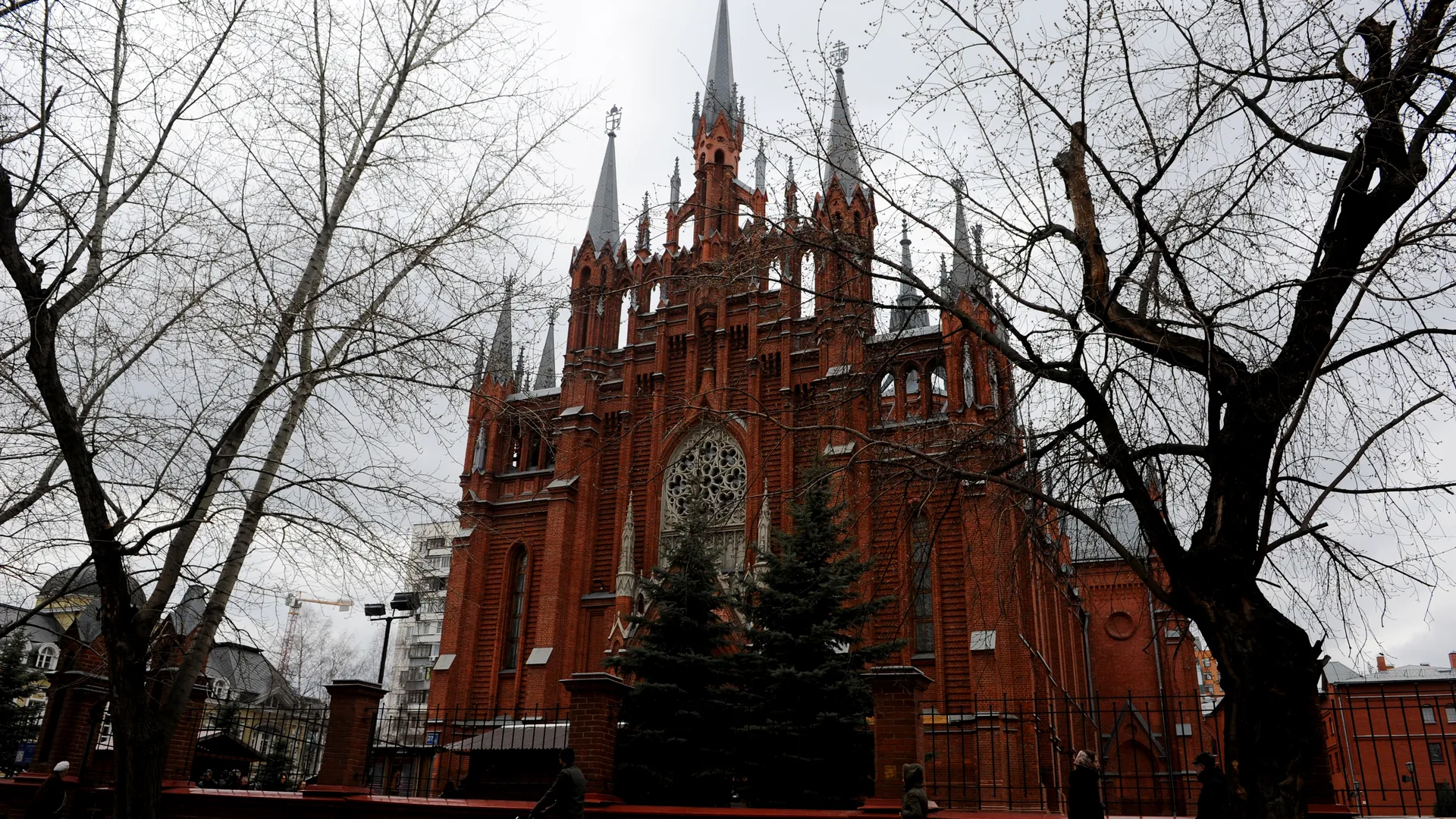 Празднование католической Пасхи в кафедральном соборе в Москве