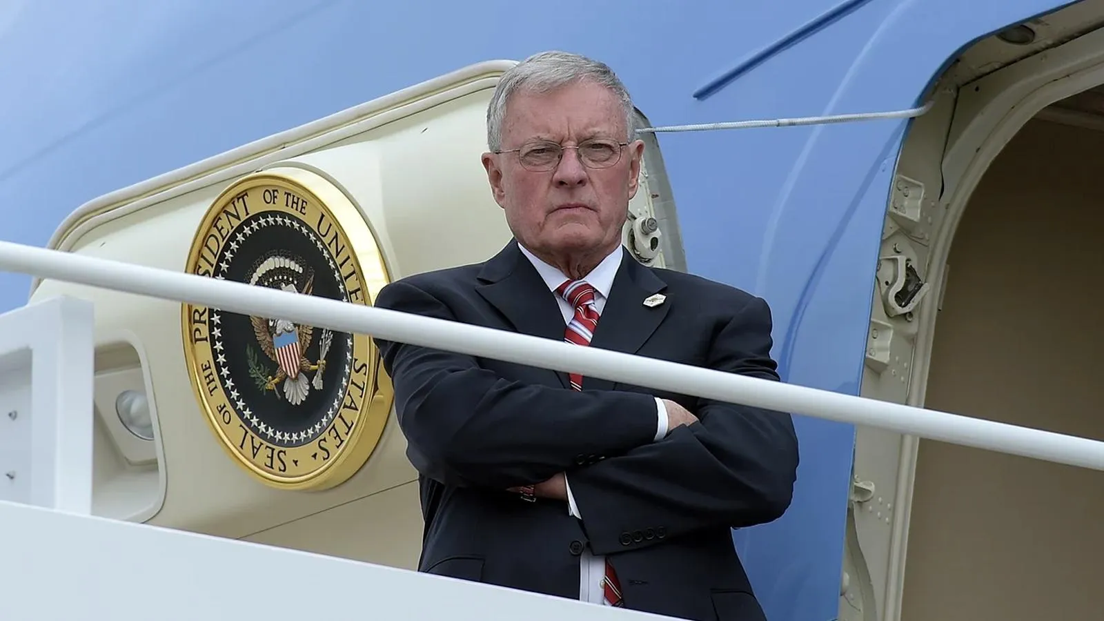 Кит Келлог на борту самолета президента США
