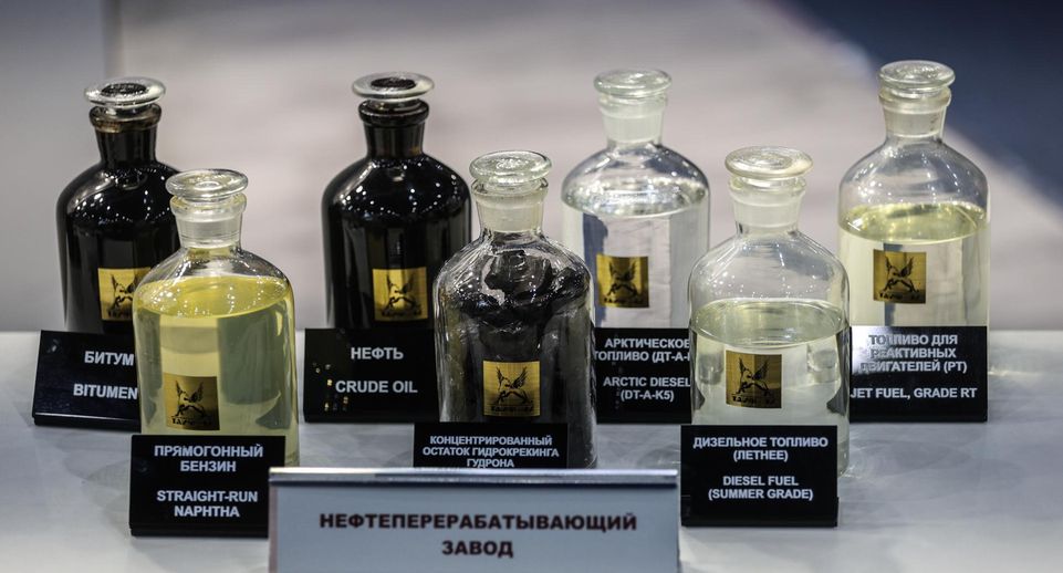 РИА Новости: на топливном рынке обсуждают полный запрет на экспорт бензина из России