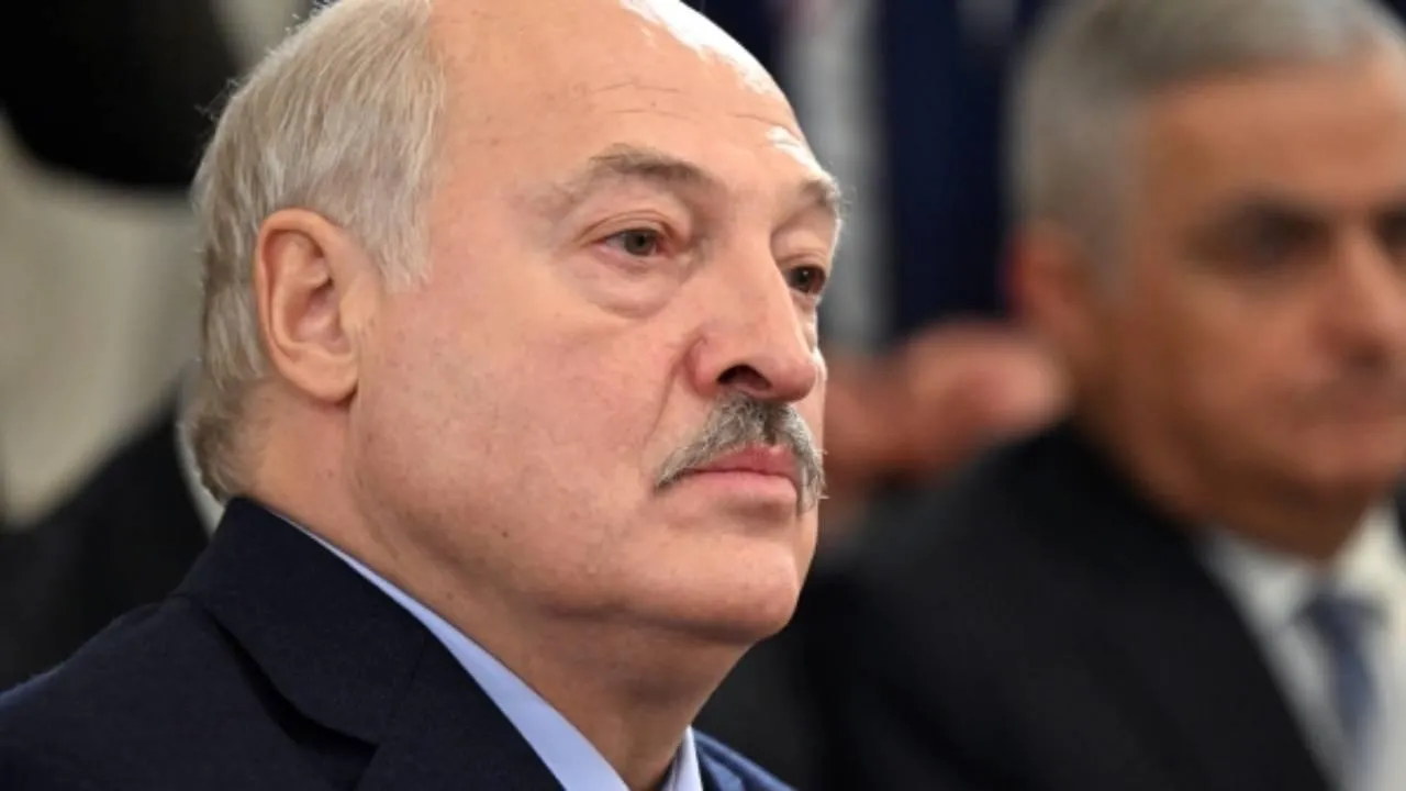 «Это единственный шанс»: Лукашенко заявил, что у Зеленского остался один путь примирения с Россией