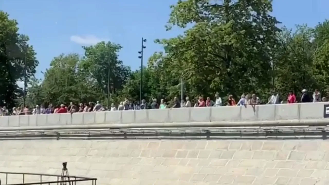 «Ничем не вытравить»: москвичи выстроились в очередь ради халявы