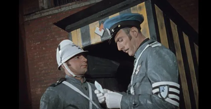 Скриншот видео «Человек-амфибия». Сергей Боярский — справа