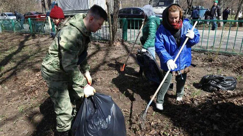 Более 160 кубометров мусора собрали на субботнике в Мытищах