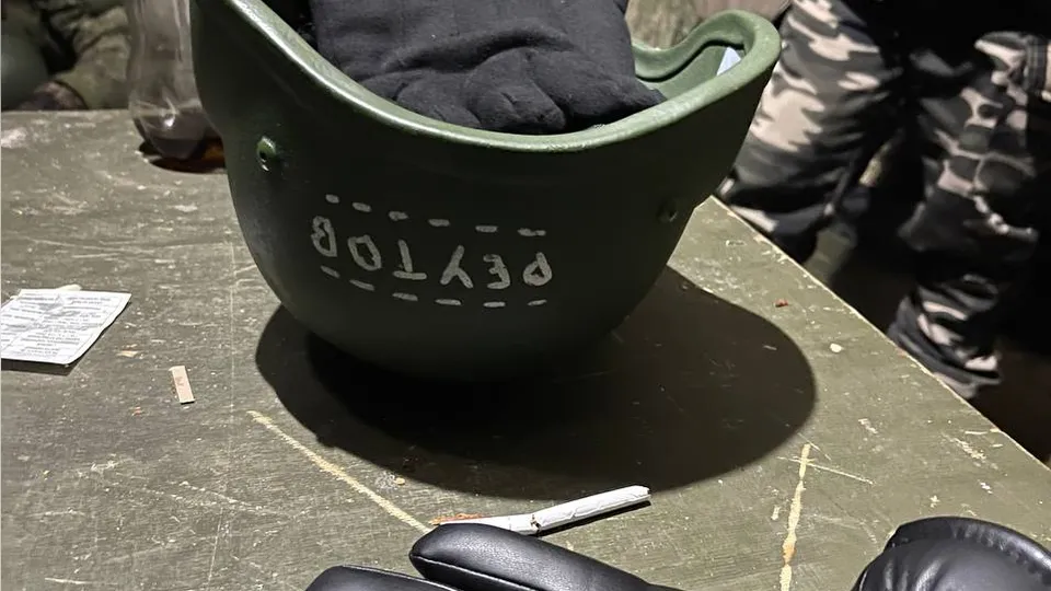 В блиндаже. Фото: личный архив Ислама Кидирова