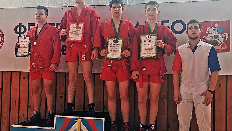 Петр Брыкин крайний справа. Фото: клуб единоборств «Сокол»