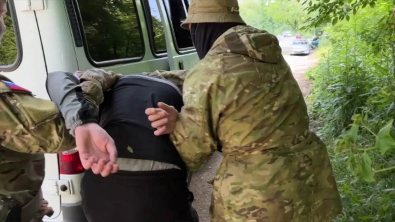 В Симферополе задержали диверсанта, взорвавшего железную дорогу