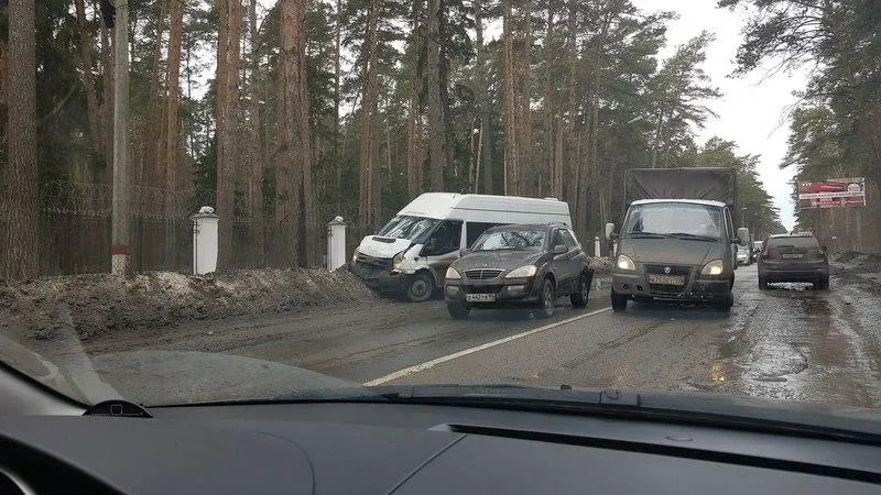 Маршрутка и SsangYong столкнулись в Раменском районе