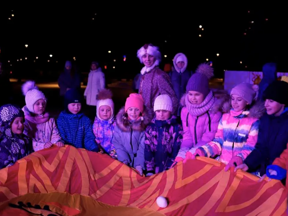 Игры с детьми на новогодней елке в Черноголовке.&nbsp;Фото: МУК КДЦ «Гамма»