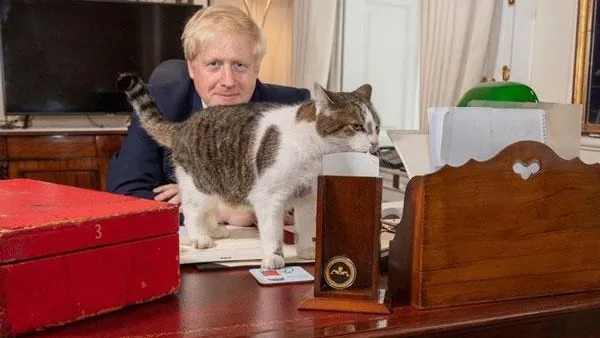 twitter.com/BorisJohnson