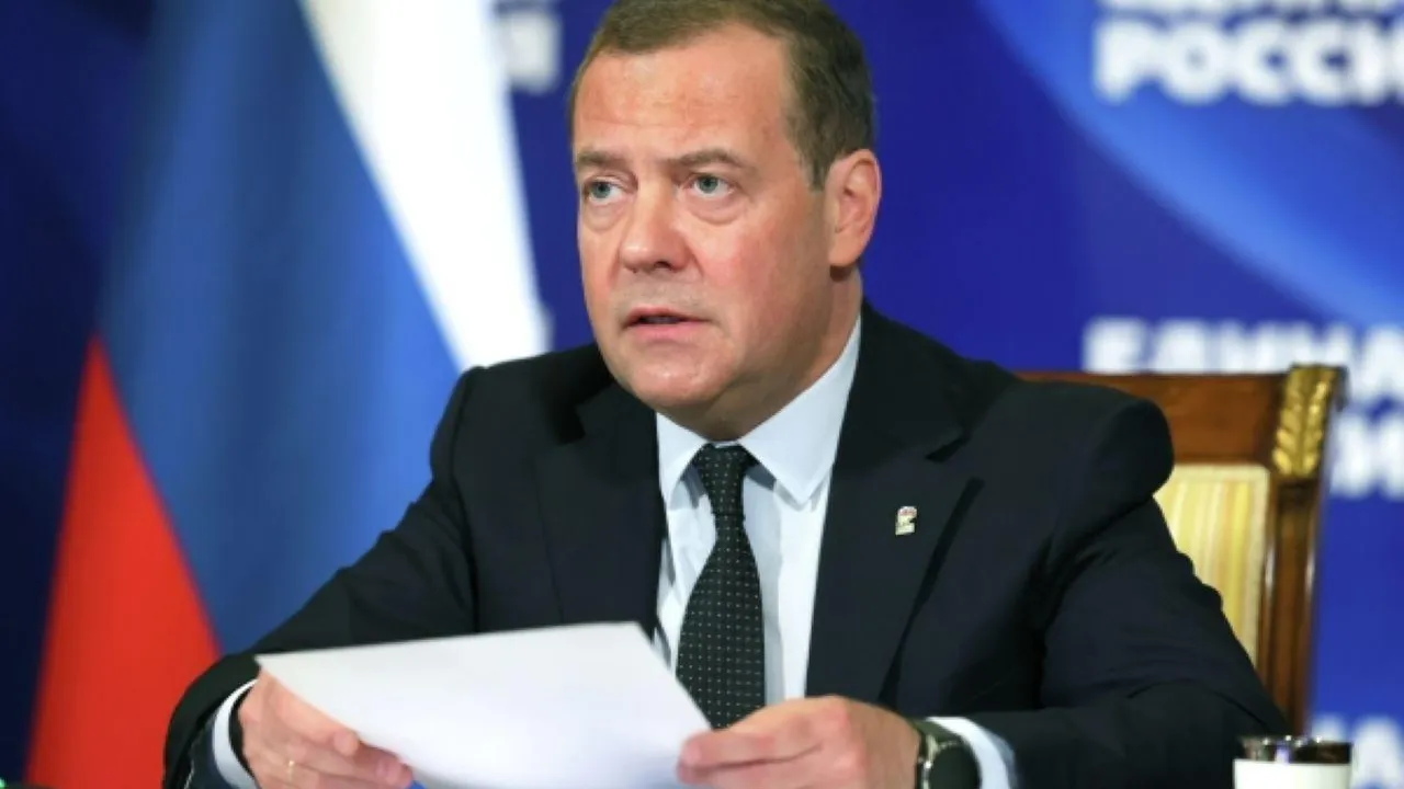Медведев: переданное украинскому режиму оружие применяется в Израиле