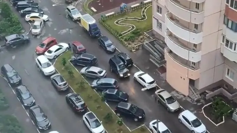 В Одинцово пьяная женщина протаранила десяток автомобилей
