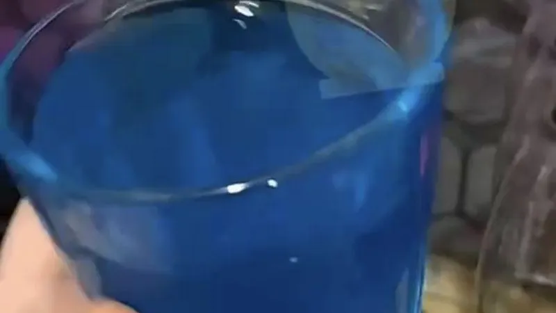 Голубая вода из крана течет у жителей Подольска