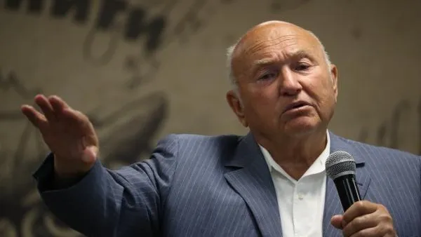 Лужков сказал, что не знаком с Бакальчук