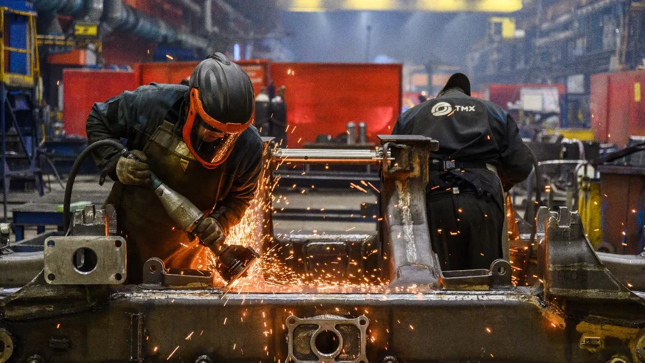 Трансмашхолдинг при поддержке ФРП наладил производство отечественных электропоездов и редукторов