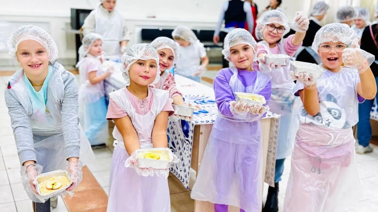 Школьникам из Можайска на «Культканикулах» раскрыли секрет приготовления шарлотки