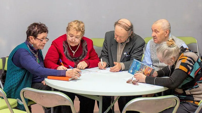 В Электростали благоустройство площади перед ледовым дворцом спорта «Кристалл» обсудили с жителями