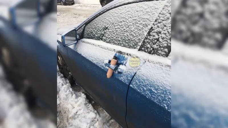 Секс-игрушкой наказали водителя Mercedes-Benz, который перегородил дорогу в Химках