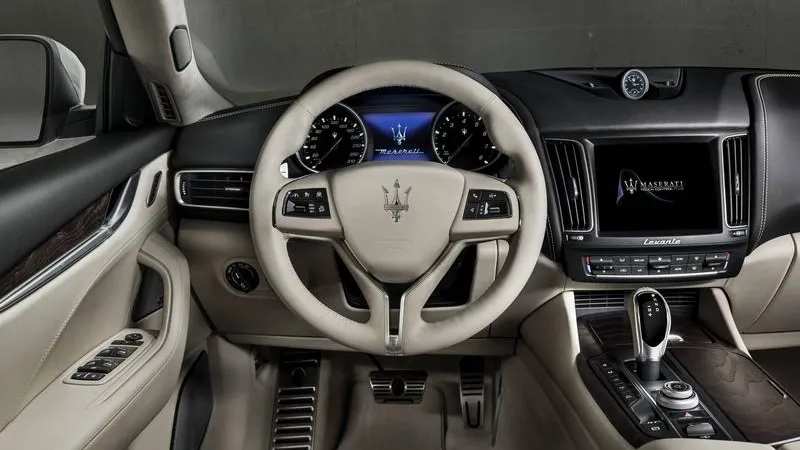 Водитель на Maserati протаранил чужую иномарку под Чеховым, двое ранены