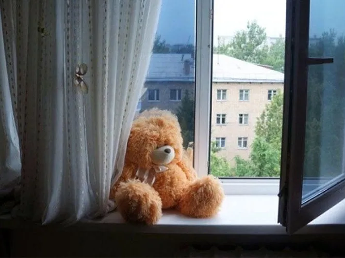 Четырехлетняя девочка выпала с 17-го этажа и осталась жива под Одинцово