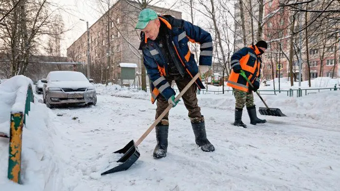 Подмосковные коммунальщики борются со снежным циклоном «Валли»