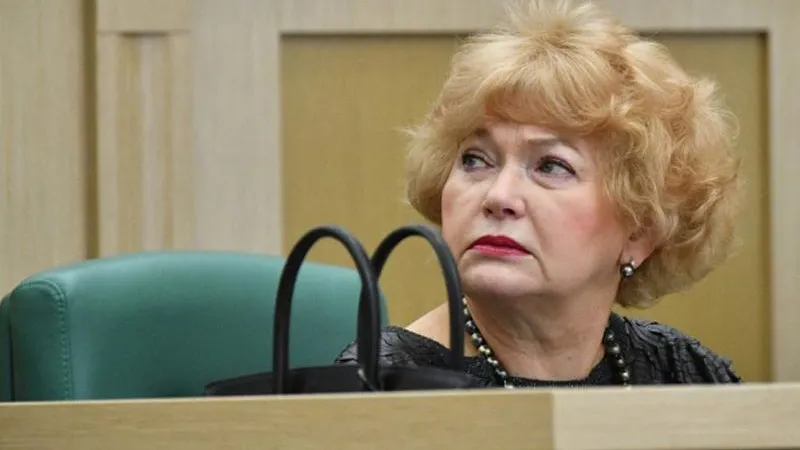Нарусова не стала комментировать выдвижение дочери в президенты